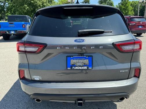 Carbonized Gray Metallic 2023 Ford Escape ST-Line Elite