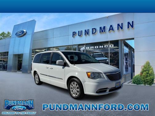 2016 Chrysler Town & Country Touring