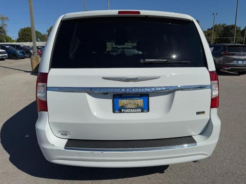 2016 Chrysler Town & Country Touring