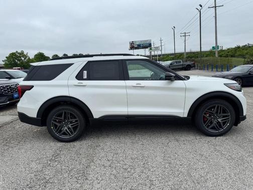 2025 Ford Explorer ST 4WD