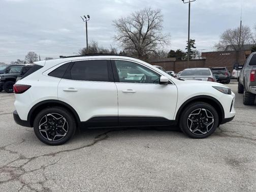 2026 Ford Escape Platinum AWD
