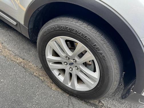 Ingot Silver Metallic 2018 Ford Explorer XLT