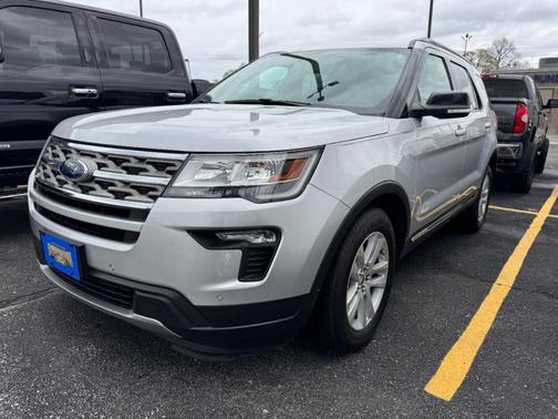 Ingot Silver Metallic 2018 Ford Explorer XLT
