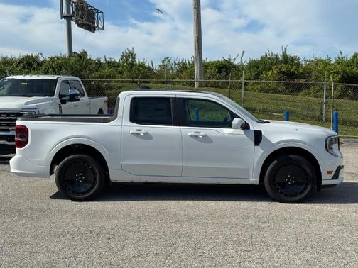 2025 Ford Maverick Lobo Standard