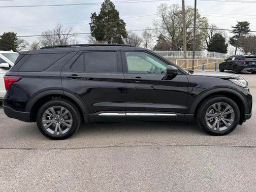 Agate Black Metallic 2025 Ford Explorer Active 4WD