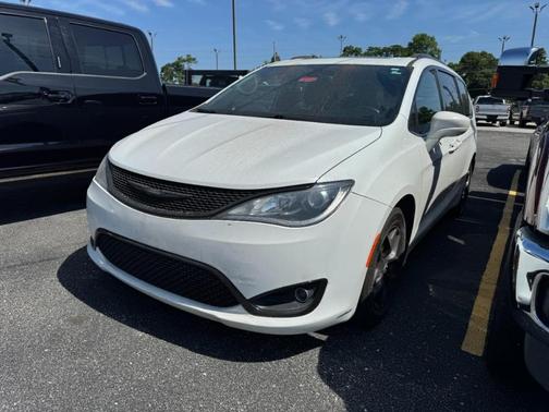 Bright White Clearcoat 2018 Chrysler Pacifica Touring-L Plus
