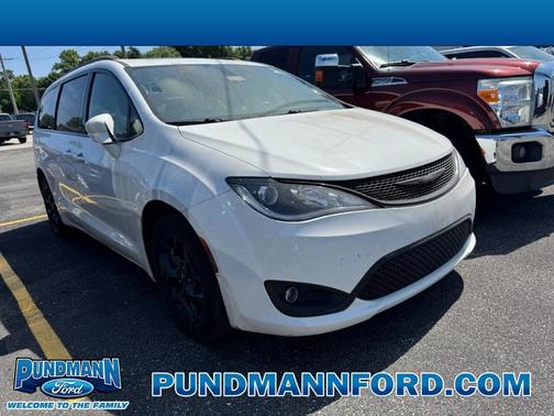 Bright White Clearcoat 2018 Chrysler Pacifica Touring-L Plus