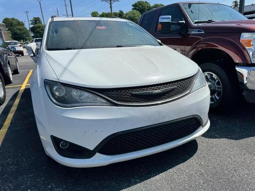 Bright White Clearcoat 2018 Chrysler Pacifica Touring-L Plus