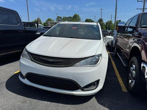 Bright White Clearcoat 2018 Chrysler Pacifica Touring-L Plus