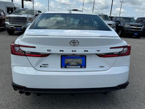 White 2025 Toyota Camry SE