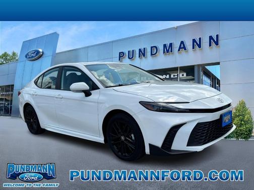 White 2025 Toyota Camry SE