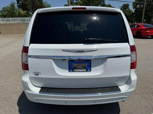 Bright White Clearcoat 2014 Chrysler Town & Country Limited