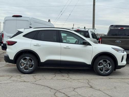 2026 Ford Escape ST-Line AWD