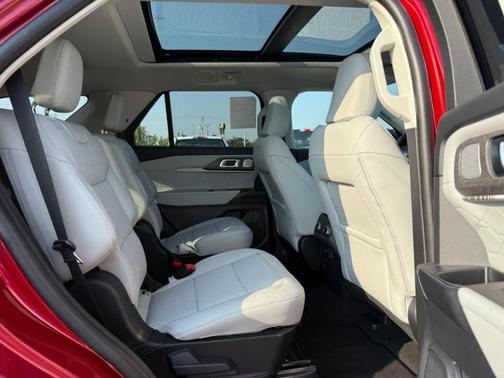 2025 Ford Explorer Platinum 4WD