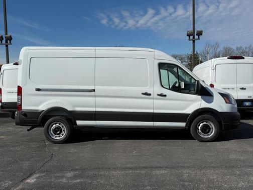 2026 Ford Transit-250 148 WB Medium Roof Cargo