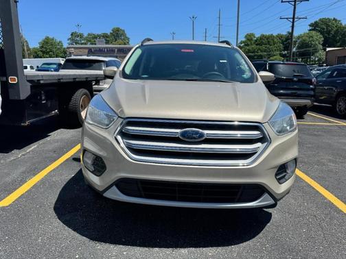 White Gold Metallic 2018 Ford Escape SE