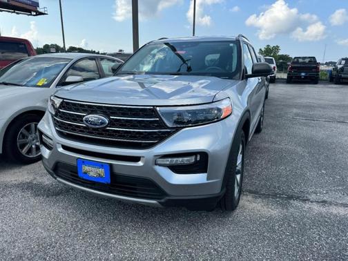 Iconic Silver Metallic 2024 Ford Explorer XLT