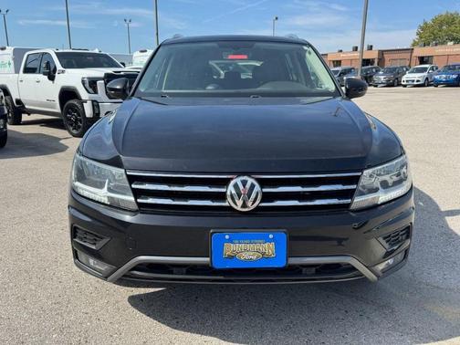 Deep Black Pearl Effect 2019 Volkswagen Tiguan 2.0T SEL