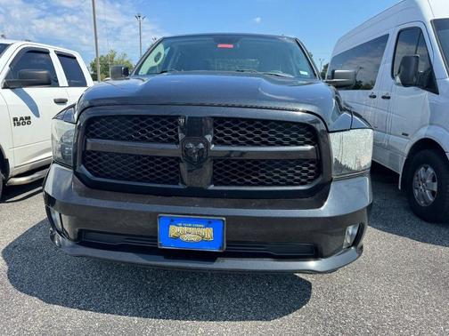 Brilliant Black Crystal Pearlcoat 2017 RAM 1500 Express