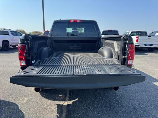 Brilliant Black Crystal Pearlcoat 2017 RAM 1500 Express