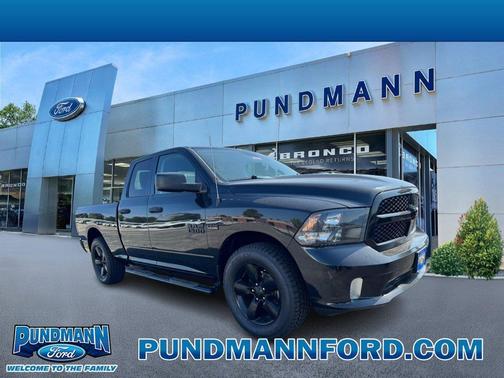 Brilliant Black Crystal Pearlcoat 2017 RAM 1500 Express