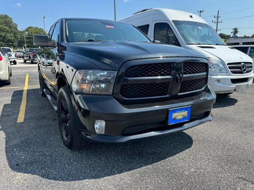 Brilliant Black Crystal Pearlcoat 2017 RAM 1500 Express