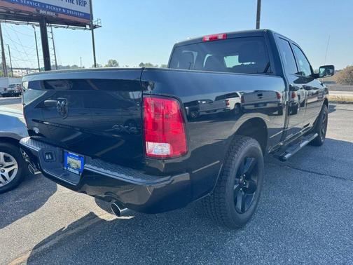 Brilliant Black Crystal Pearlcoat 2017 RAM 1500 Express