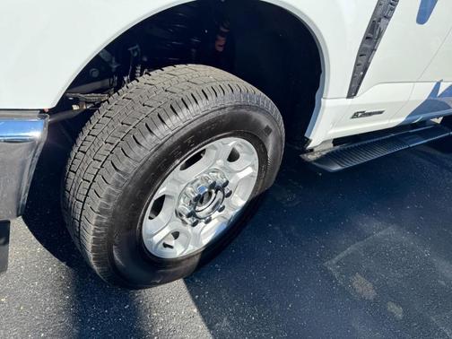 Oxford White 2025 Ford F-250 XLT