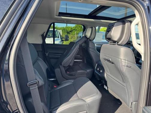 Agate Black Metallic 2026 Ford Expedition Platinum
