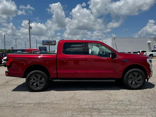 2025 Ford F-150 Lightning Flash