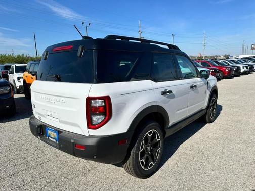 Oxford White 2026 Ford Bronco Sport Outer Banks