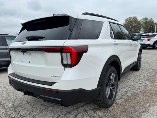 2025 Ford Explorer ST-Line 4WD