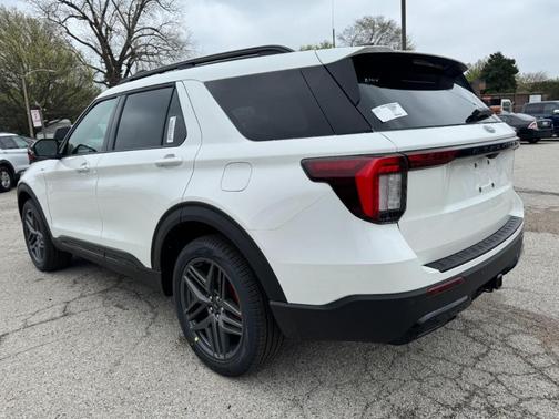 2025 Ford Explorer ST-Line 4WD