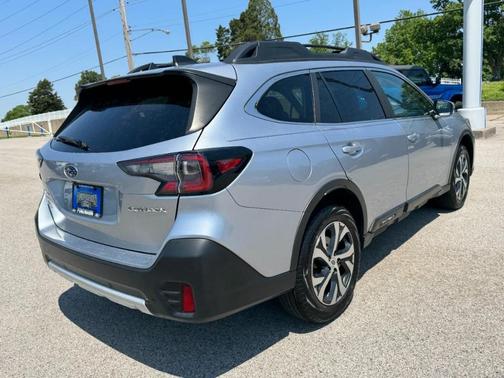 Ice Silver Metallic 2022 Subaru Outback Limited