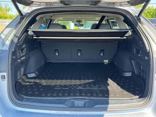 Ice Silver Metallic 2022 Subaru Outback Limited