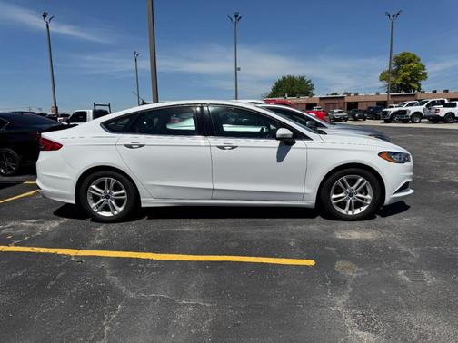 Oxford White 2018 Ford Fusion SE
