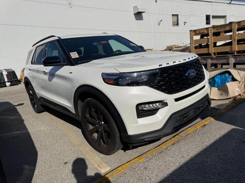 White Tri-Coat 2024 Ford Explorer ST-Line