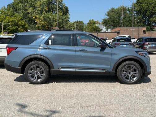 2025 Ford Explorer Active 4WD
