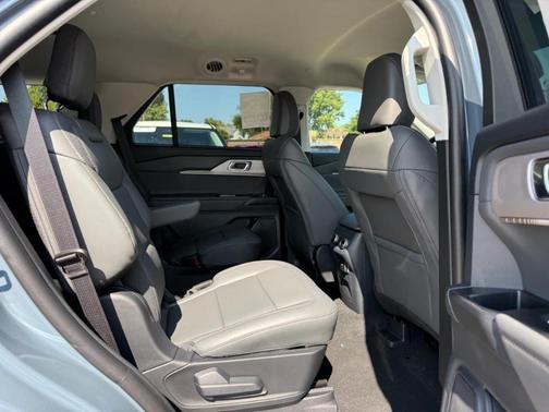 2025 Ford Explorer Active 4WD