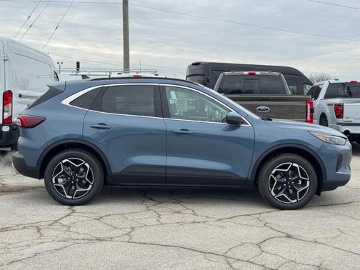 2026 Ford Escape Platinum AWD