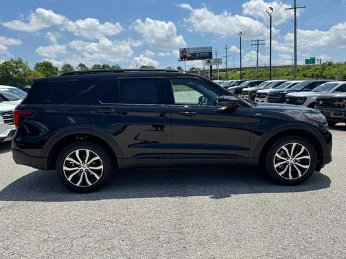 2025 Ford Explorer ST-Line 4WD