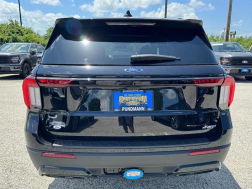 2025 Ford Explorer ST-Line 4WD