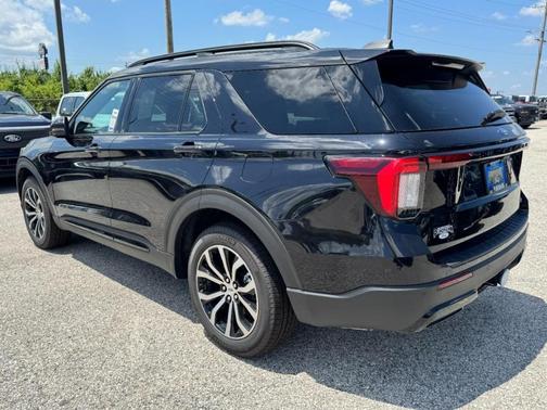 2025 Ford Explorer ST-Line 4WD