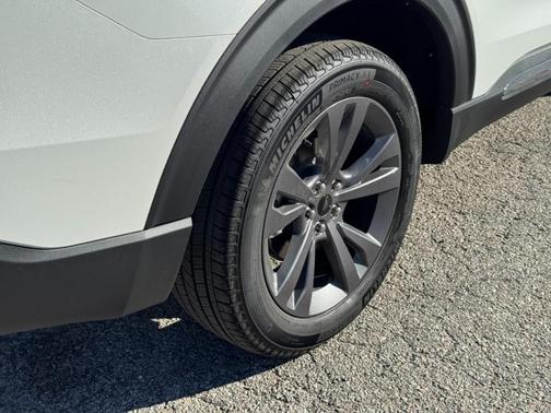 2025 Ford Explorer Active 4WD
