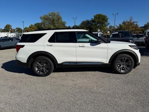 2025 Ford Explorer Active 4WD