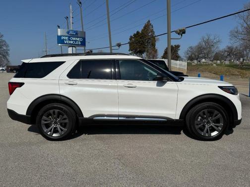 2025 Ford Explorer Active 4WD