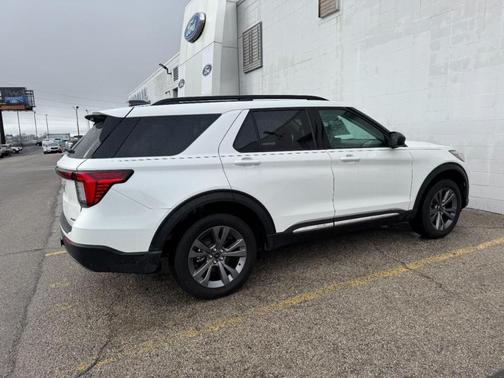 2025 Ford Explorer Active 4WD