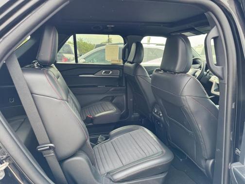 2025 Ford Explorer ST-Line 4WD