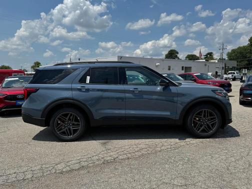 2025 Ford Explorer ST 4WD