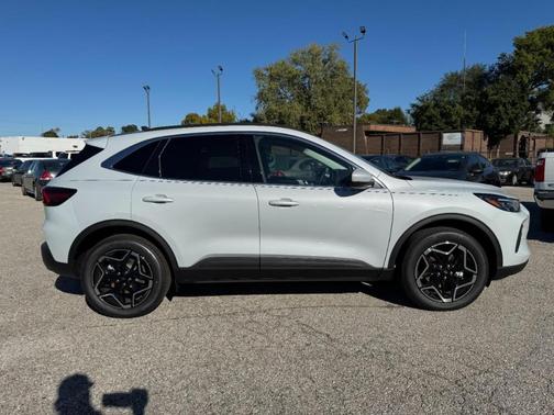 2026 Ford Escape Platinum AWD